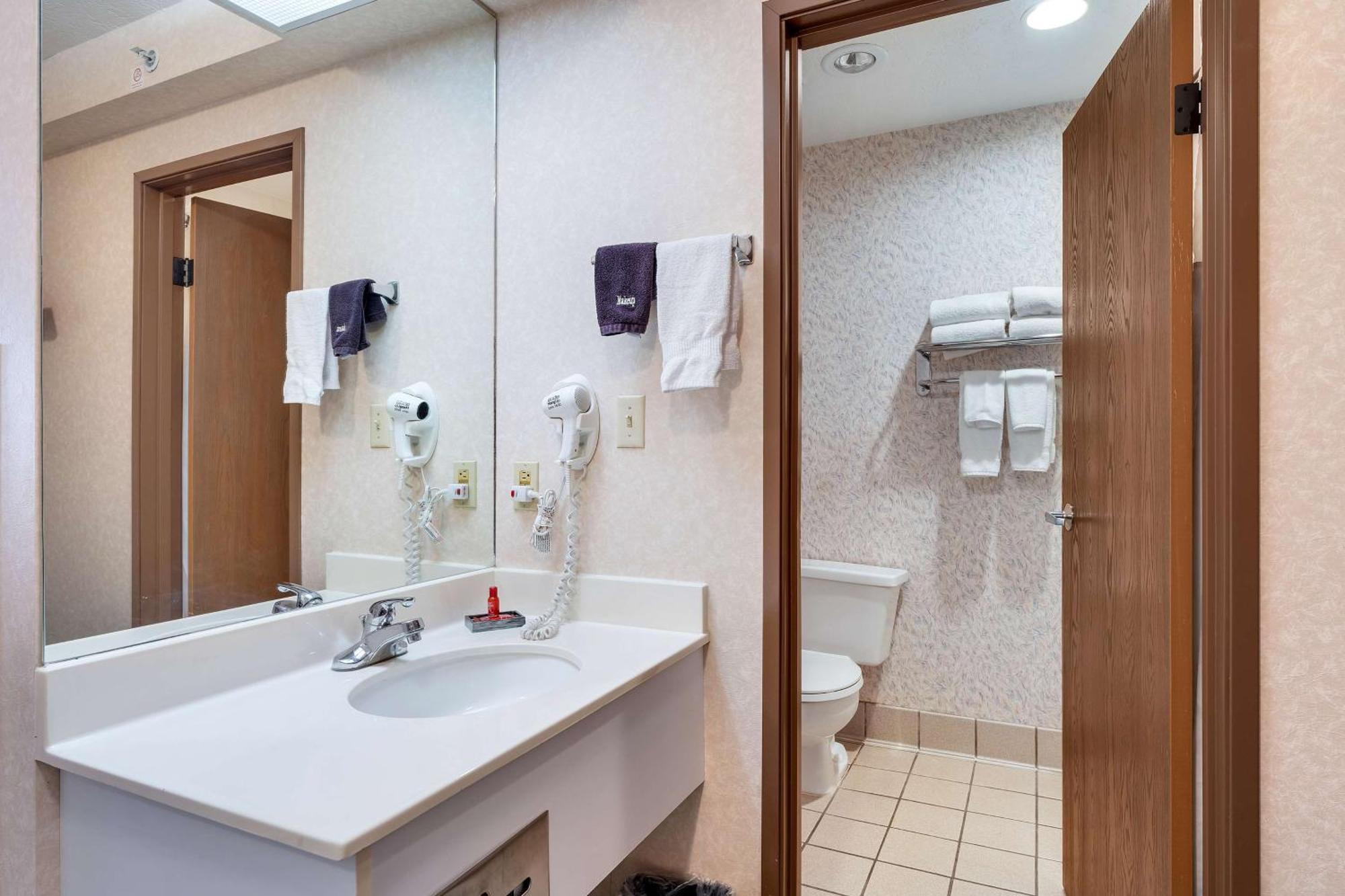 Surestay Plus Hotel By Best Western Прайс Екстериор снимка